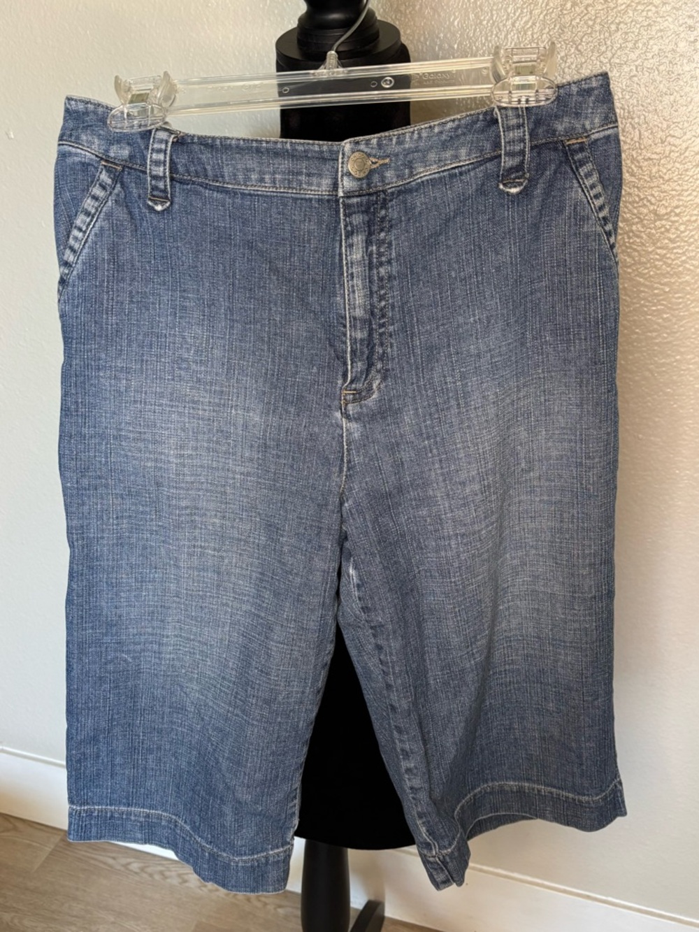 Chico's Denim Mid-Blue Jean Shorts Size 1